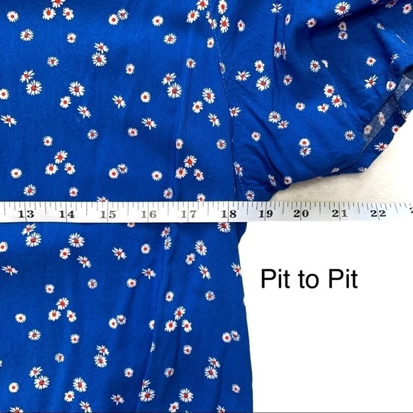 BeachLunchLounge Blue Daisy Floral Front Knot Tie Shirt Size Small - Picture 9 of 15